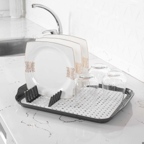 Сушилник за съдове с табла за оттичане на вода