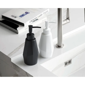 Дозатор за сапун с противохлъзгаща силиконова подложка