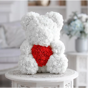 Мече от рози с детайл червено сърце 25 см. 