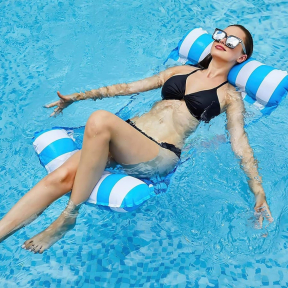 Плажна плувка-матрак 4 в 1 с надуваеми краища в синьо-бяло райе